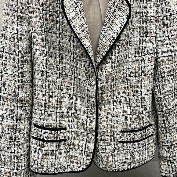 Crop chane inspired blazer size 12 - Picture 2 of 6